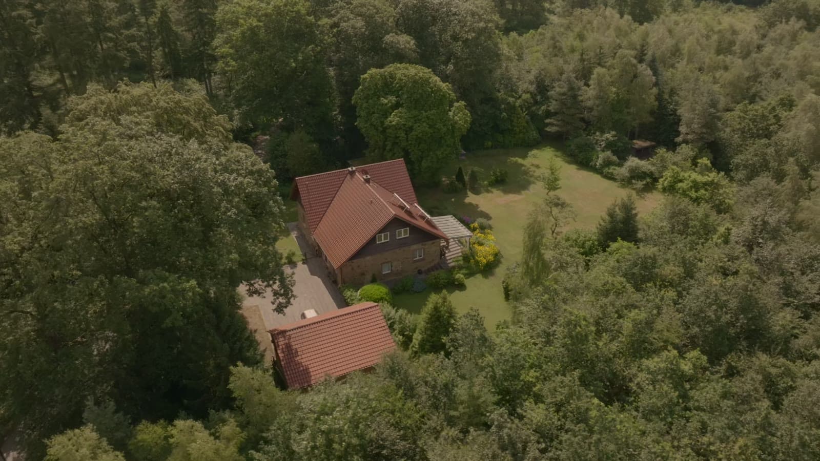 Referenzvideo · Landhaus im Wald